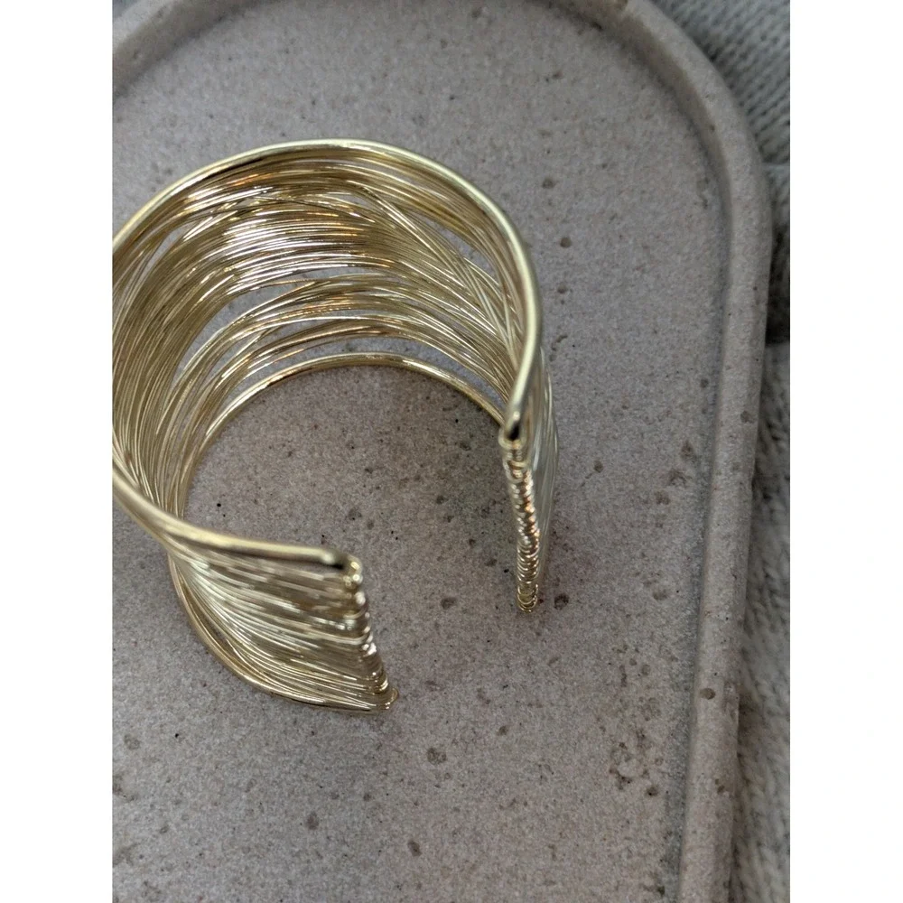 Strand gold tone